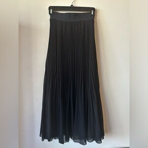 Pretty black pleated Wilfred skirt, XS, wore once!
